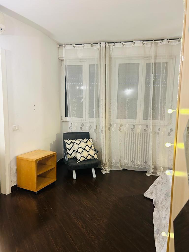 Easy Room Italy Prada Milan Extérieur photo